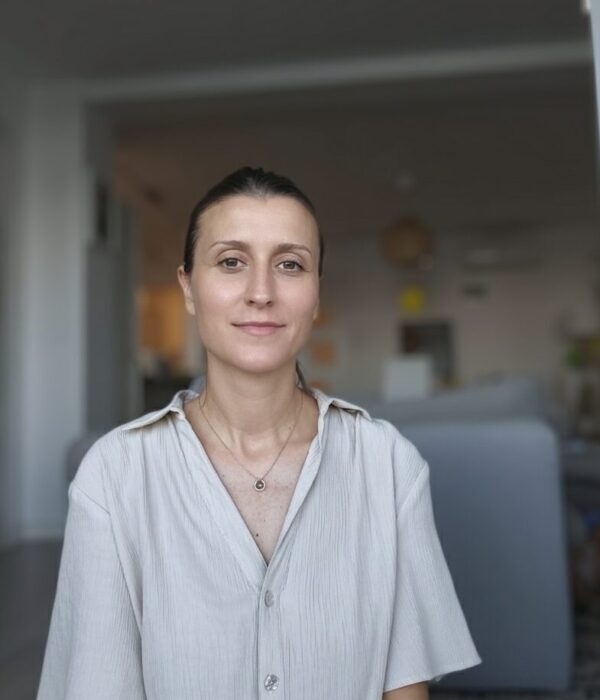 experte en yoga du visage